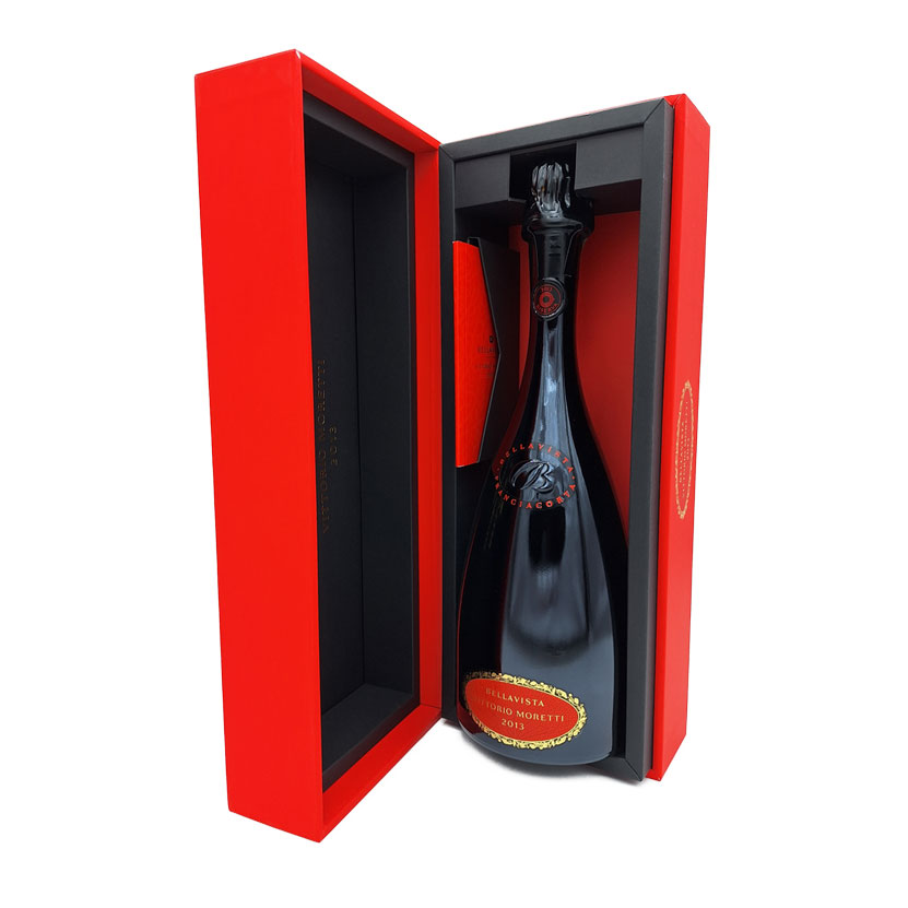 Bottiglia di Franciacorta Extra Brut Vittorio Moretti Riserva 2013 Bellavista Astuccio